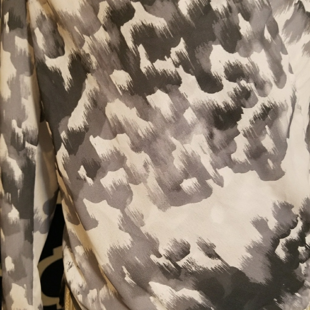 🌻🌺🌻H&M HI-LOW BLOUSE!! - Picture 3 of 6
